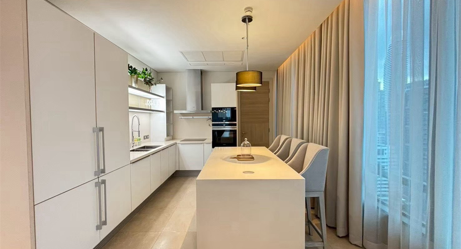 For rent 2 bedrooms condo in Pathum Wan, Bangkok
