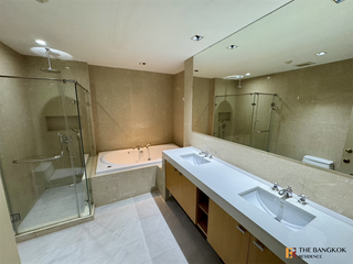 À louer 3 chambres condo à Pathum Wan, Bangkok
