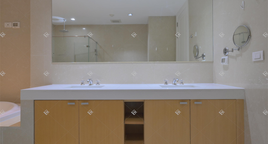 Wohnung zur Miete mit 3 Zimmer in Pathum Wan, Bangkok