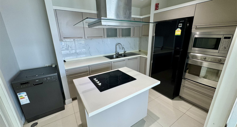 Condo en alquiler de 3 habitaciones en Pathum Wan, Bangkok