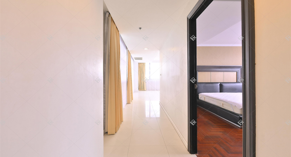 For rent 2 bedrooms condo in Khlong Toei, Bangkok
