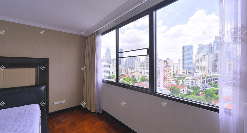 For rent 2 bedrooms condo in Khlong Toei, Bangkok