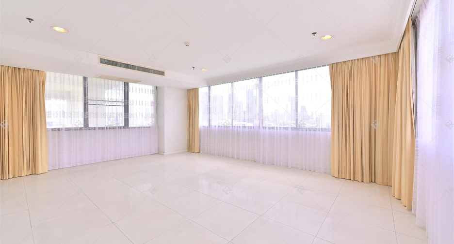 For rent 2 bedrooms condo in Khlong Toei, Bangkok