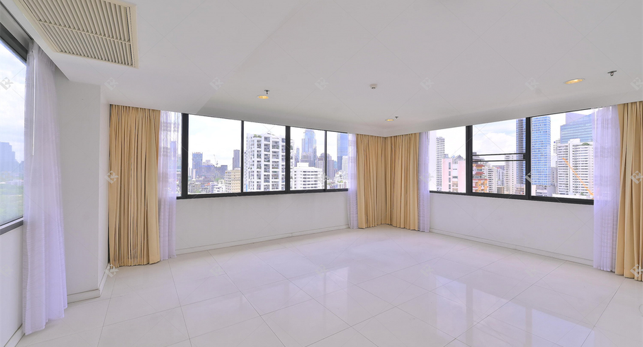 For rent 2 bedrooms condo in Khlong Toei, Bangkok