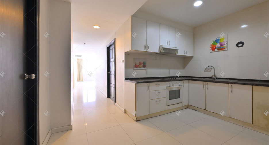 For rent 2 bedrooms condo in Khlong Toei, Bangkok