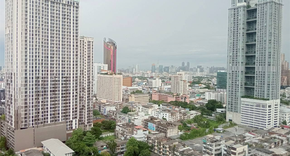 À louer 3 chambres condo à Phaya Thai, Bangkok