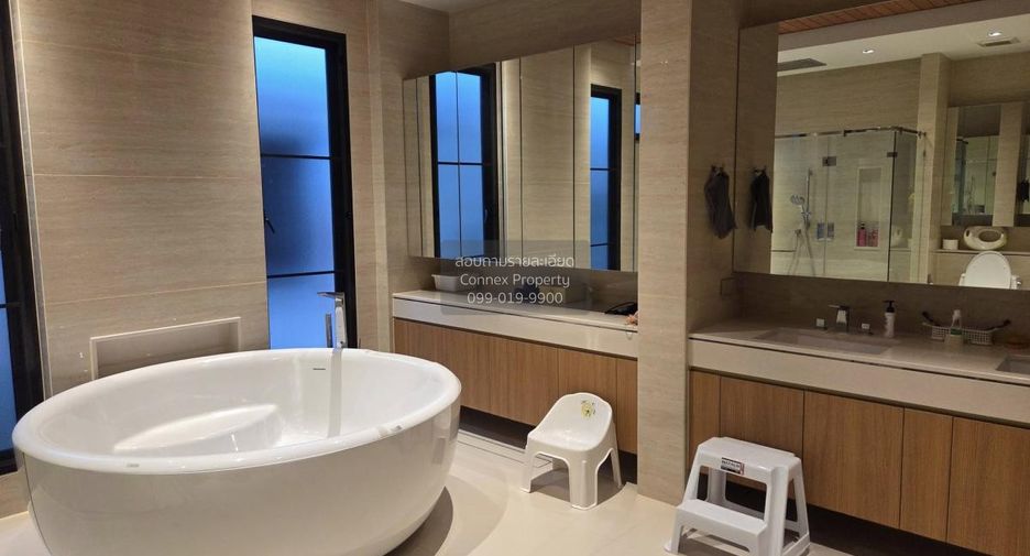 For rent 4 bedrooms house in Bang Na, Bangkok