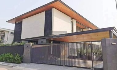 For rent 4 bedrooms house in Bang Na, Bangkok