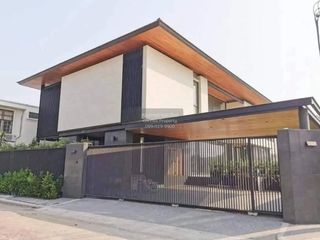 For rent 4 bedrooms house in Bang Na, Bangkok