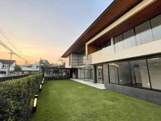 For rent 4 bedrooms house in Bang Na, Bangkok