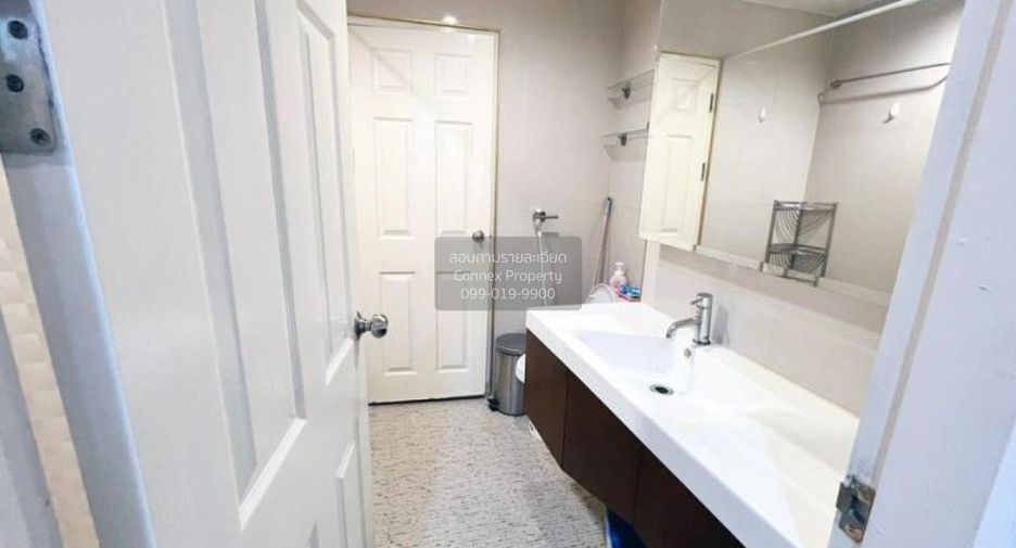 For rent 2 bedrooms condo in Huai Khwang, Bangkok