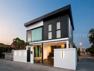 Haus zur Miete mit 5 Zimmer in Bang Lamung, Chonburi