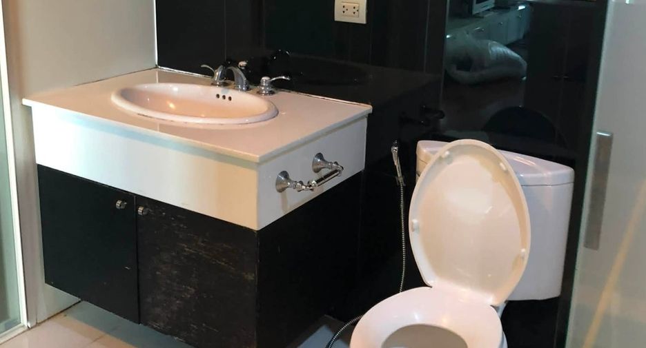 À louer et à vendre 1 chambre condo à Pathum Wan, Bangkok