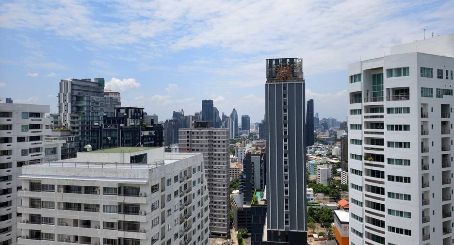 For rent 2 bedrooms condo in Khlong Toei, Bangkok