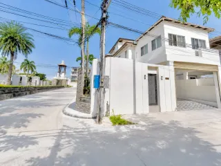 Villa zur Miete mit 4 Zimmer in Bang Lamung, Chonburi