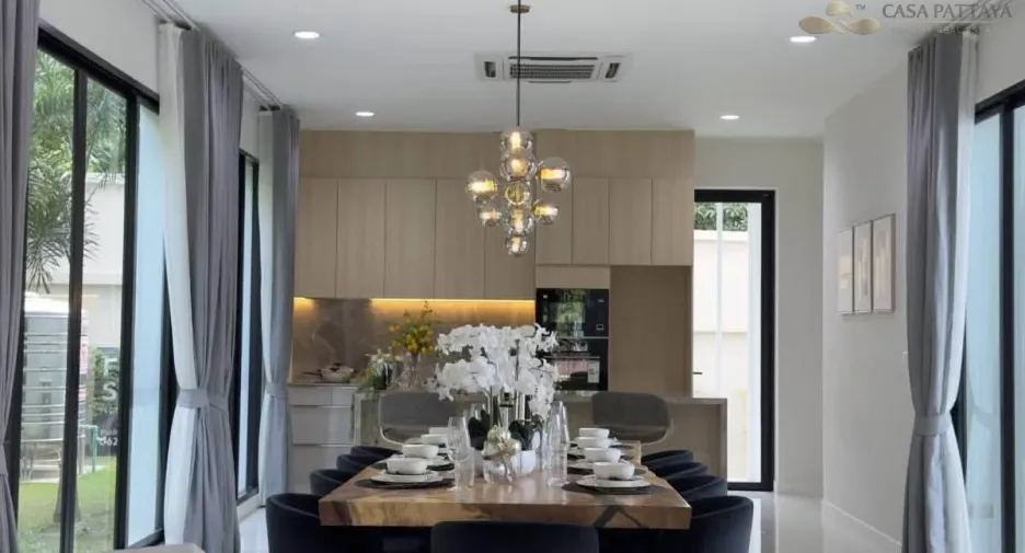 À vendre 4 chambres villa à Na Jomtien, Pattaya