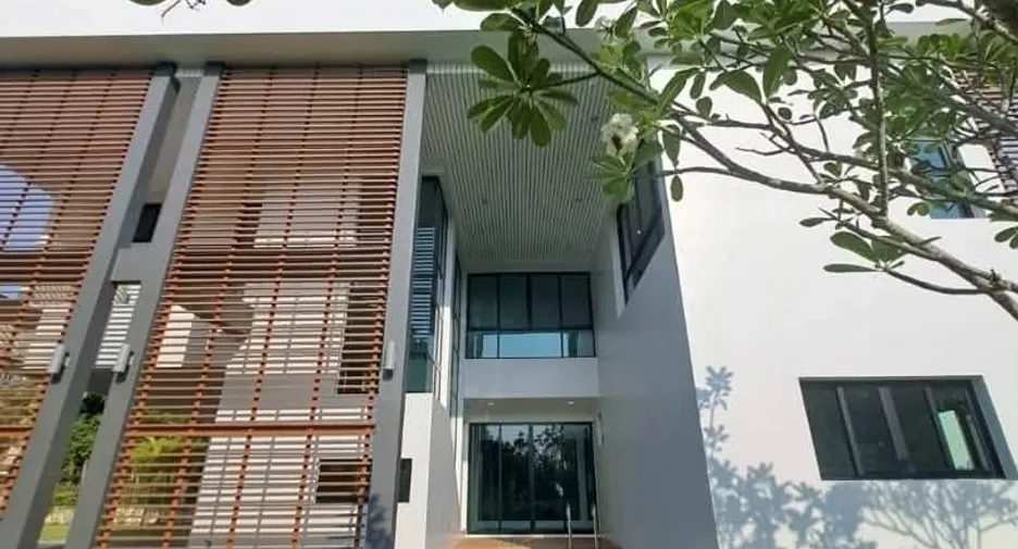 À vendre 4 chambres villa à Na Jomtien, Pattaya