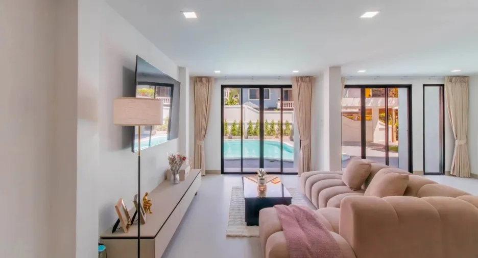 For sale 7 ベッドルーム villa in Bang Lamung, Chonburi