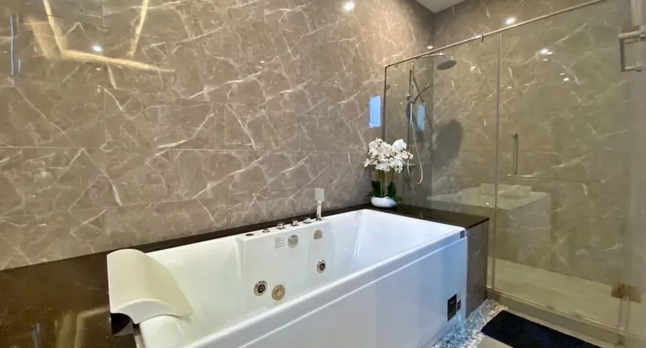 For rent 4 ベッドルーム villa in Huay Yai, Pattaya
