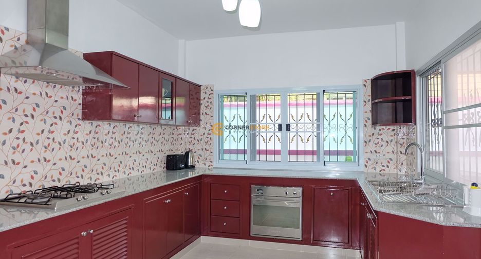 Casa en alquiler de 3 habitaciones en Bang Lamung, Chonburi