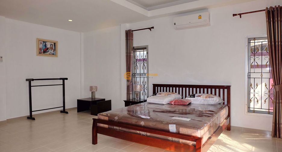 Casa en alquiler de 3 habitaciones en Bang Lamung, Chonburi