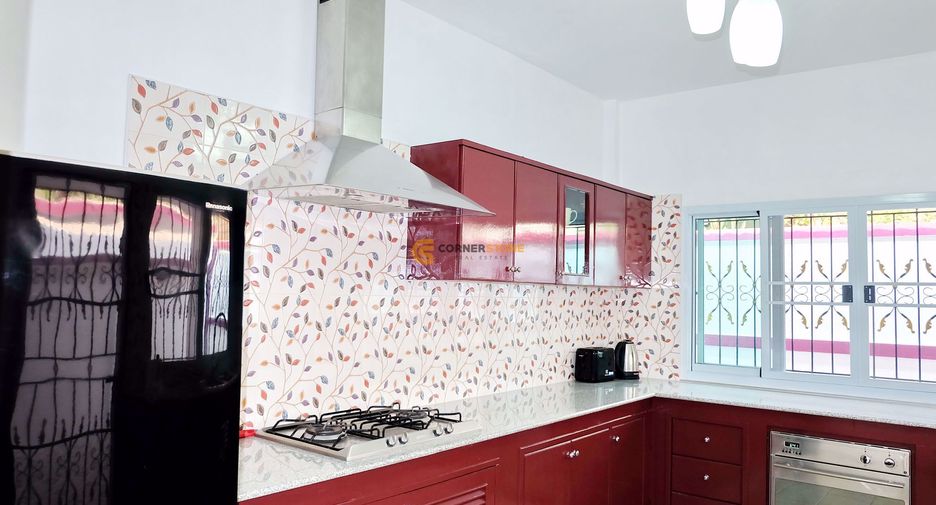 Casa en alquiler de 3 habitaciones en Bang Lamung, Chonburi