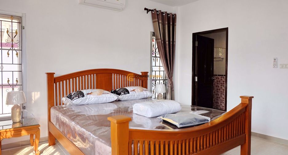 Casa en alquiler de 3 habitaciones en Bang Lamung, Chonburi