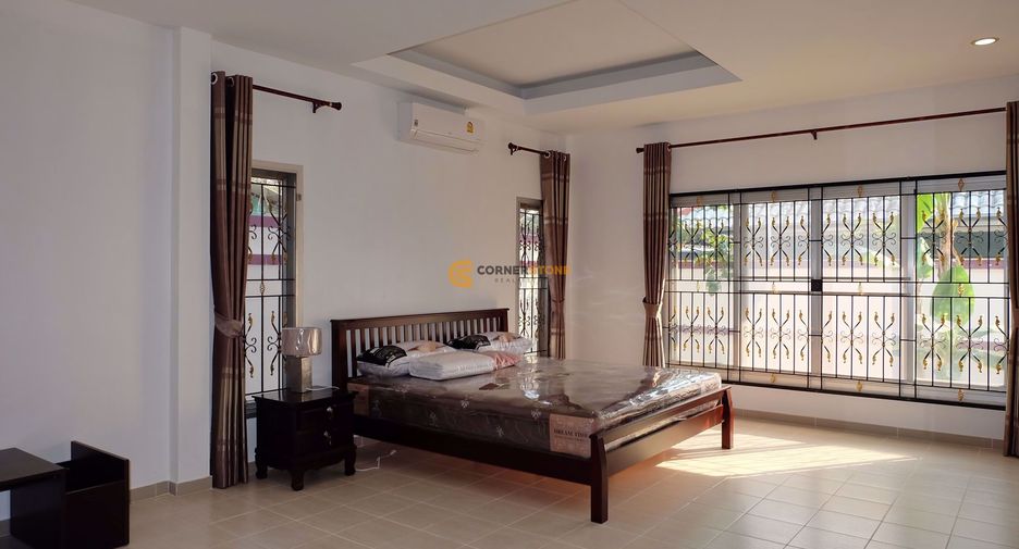 Casa en alquiler de 3 habitaciones en Bang Lamung, Chonburi
