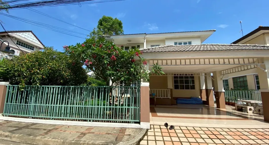 For sale 3 bedrooms house in Mueang Pathum Thani, Pathum Thani