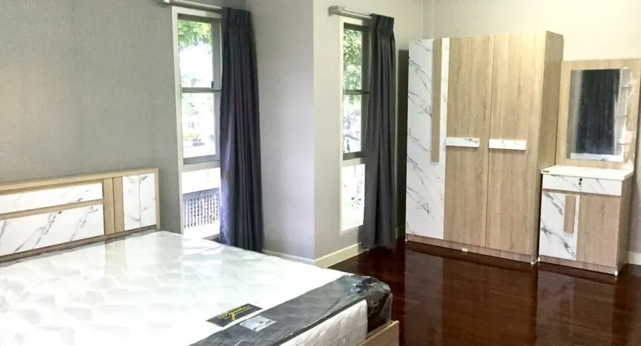 For sale 3 bedrooms house in Mueang Pathum Thani, Pathum Thani
