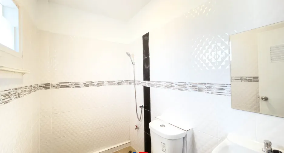 For sale 2 bedrooms retail Space in Sam Phran, Nakhon Pathom