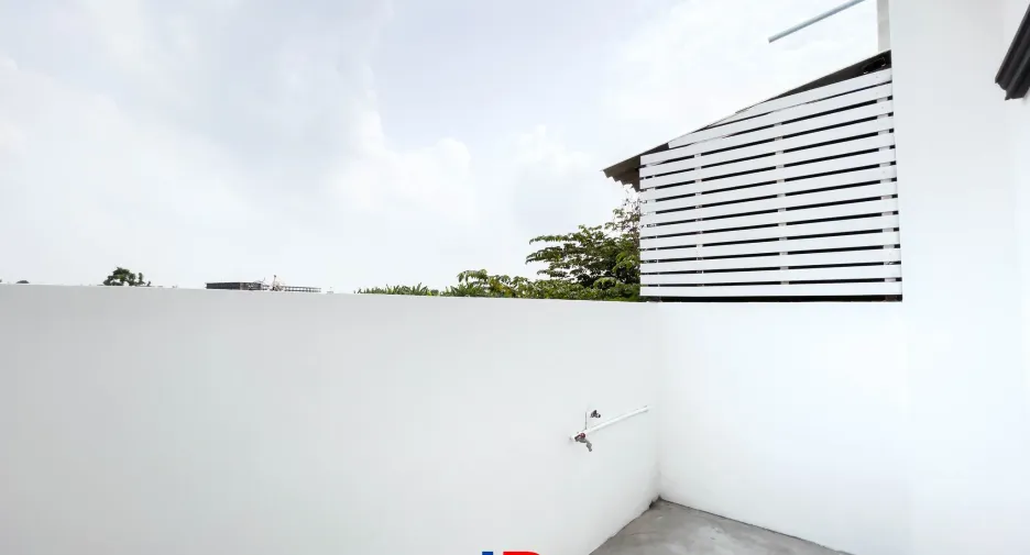 For sale 2 bedrooms retail Space in Sam Phran, Nakhon Pathom