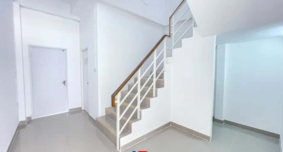 For sale 2 bedrooms retail Space in Sam Phran, Nakhon Pathom