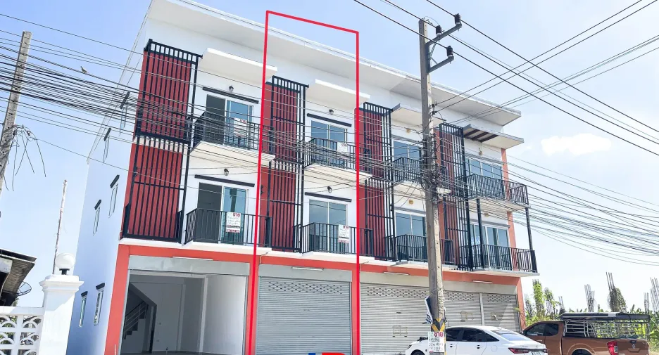 For sale 2 bedrooms retail Space in Sam Phran, Nakhon Pathom