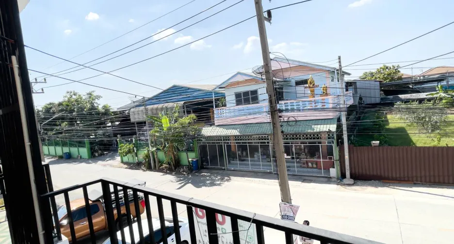 For sale 2 bedrooms retail Space in Sam Phran, Nakhon Pathom