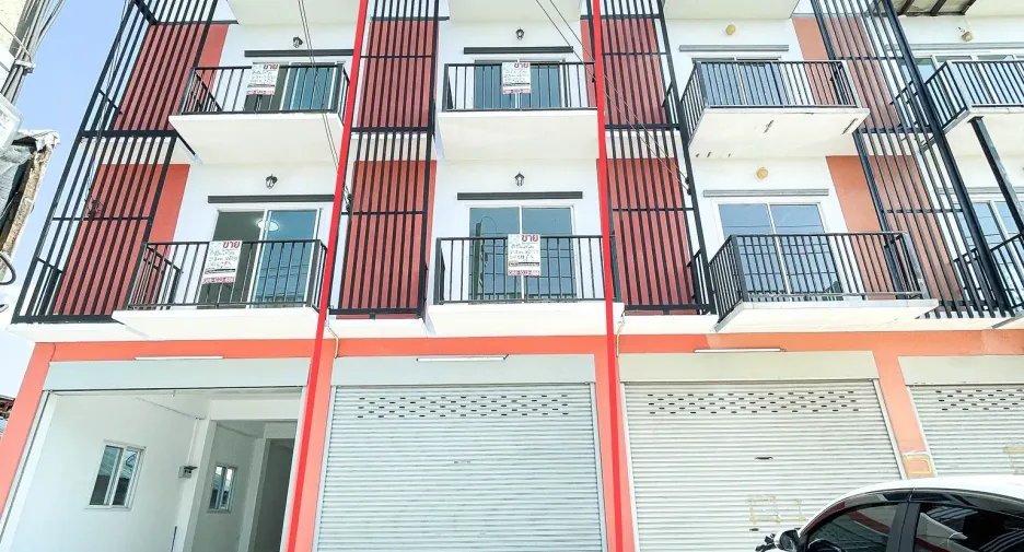 For sale 2 bedrooms retail Space in Sam Phran, Nakhon Pathom