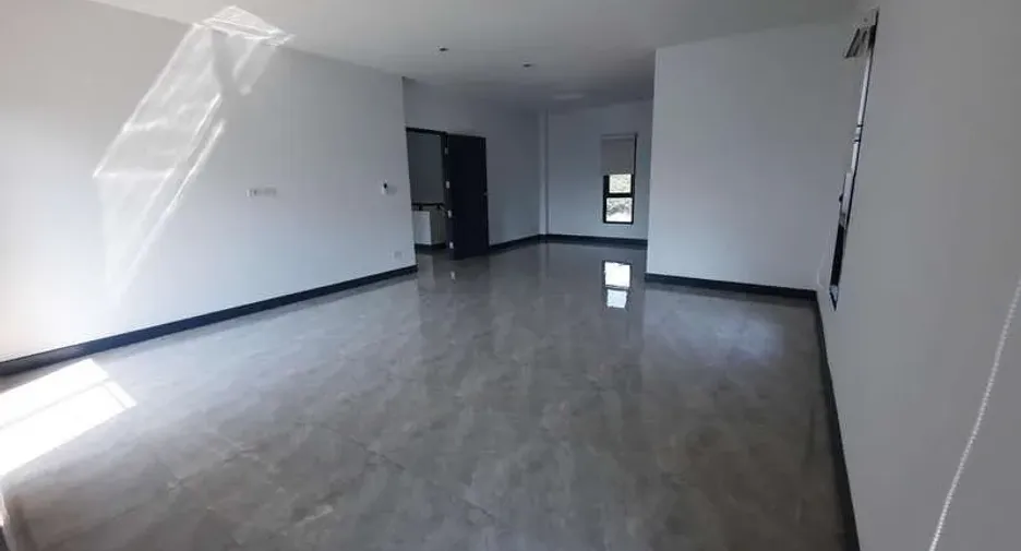 For rent 6 bedrooms office in Huai Khwang, Bangkok