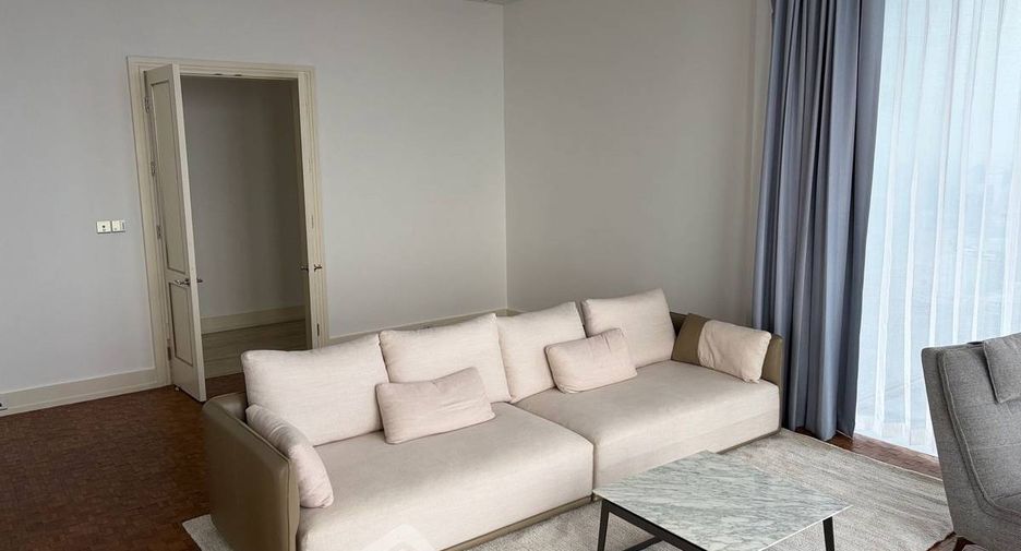 For rent 3 bedrooms condo in Sathon, Bangkok