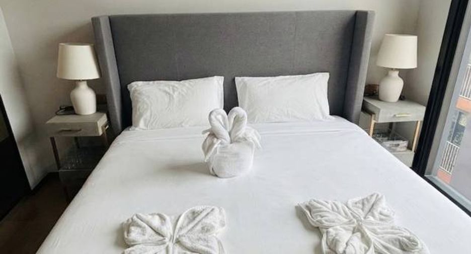 For rent 2 bedrooms condo in Watthana, Bangkok