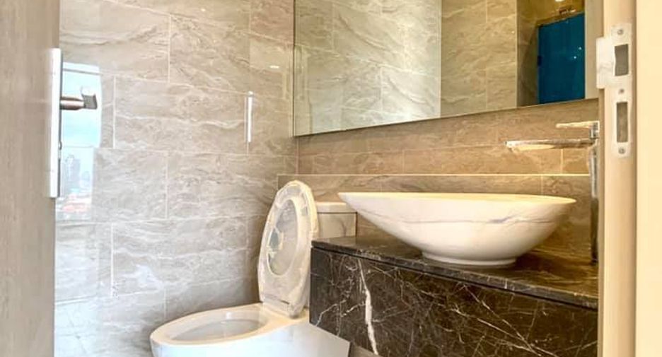 For rent 2 bedrooms condo in Huai Khwang, Bangkok