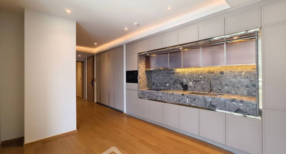 For sale 2 ベッドルーム condo in Khlong Toei, Bangkok