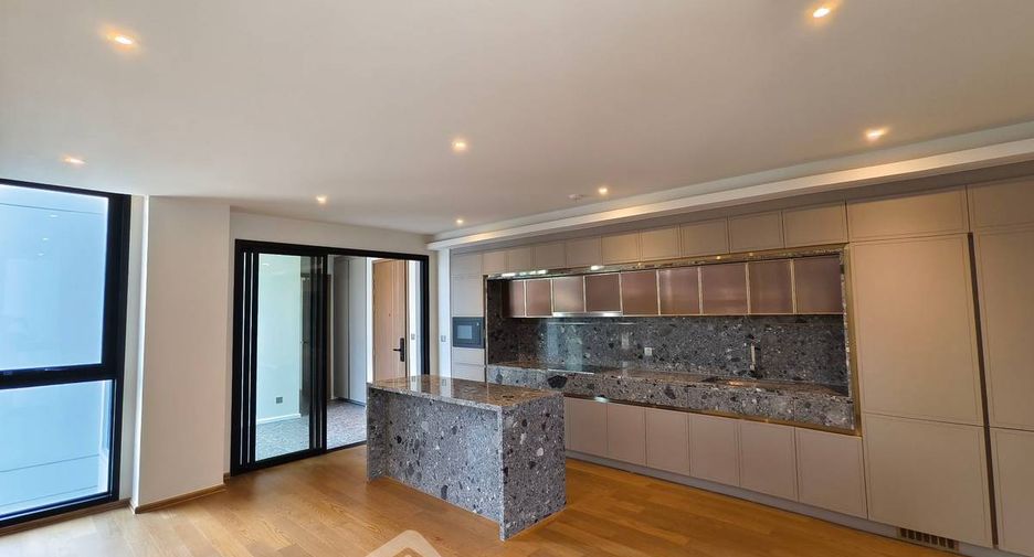 For sale 2 ベッドルーム condo in Khlong Toei, Bangkok