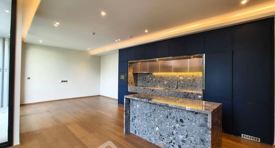For sale 2 ベッドルーム condo in Khlong Toei, Bangkok