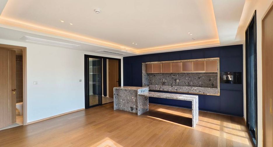 For sale 3 ベッドルーム condo in Khlong Toei, Bangkok