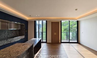 For sale 3 bedrooms condo in Khlong Toei, Bangkok