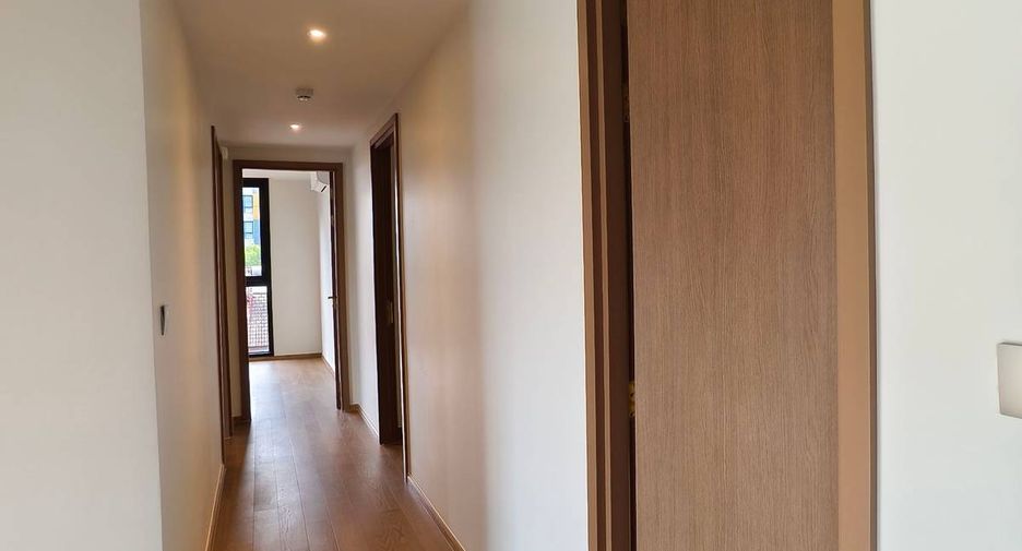 For sale 3 ベッドルーム condo in Khlong Toei, Bangkok
