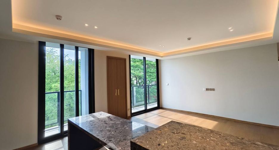 For sale 3 ベッドルーム condo in Khlong Toei, Bangkok