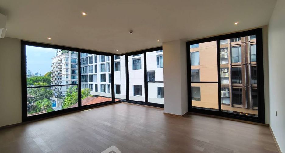 For sale 3 ベッドルーム condo in Khlong Toei, Bangkok