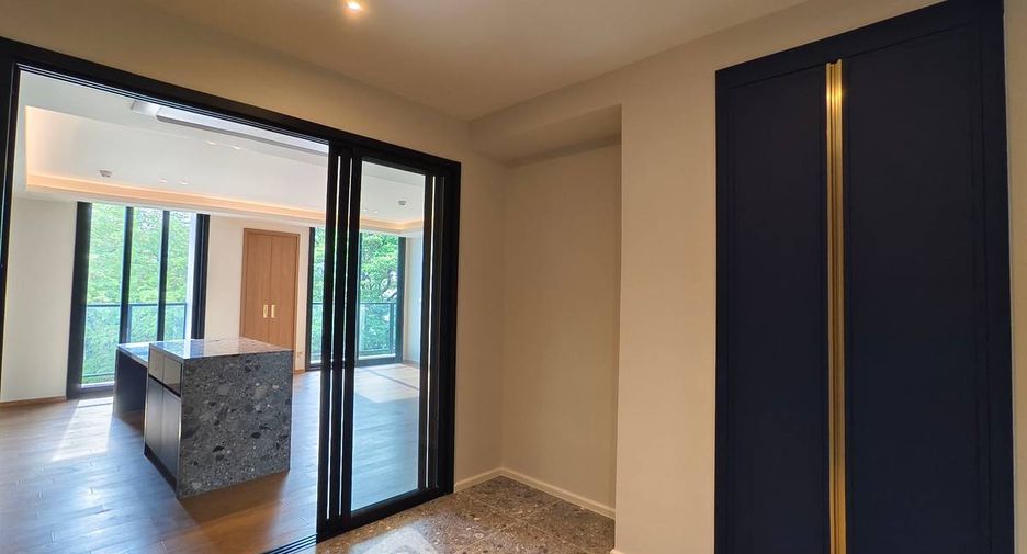 For sale 3 ベッドルーム condo in Khlong Toei, Bangkok