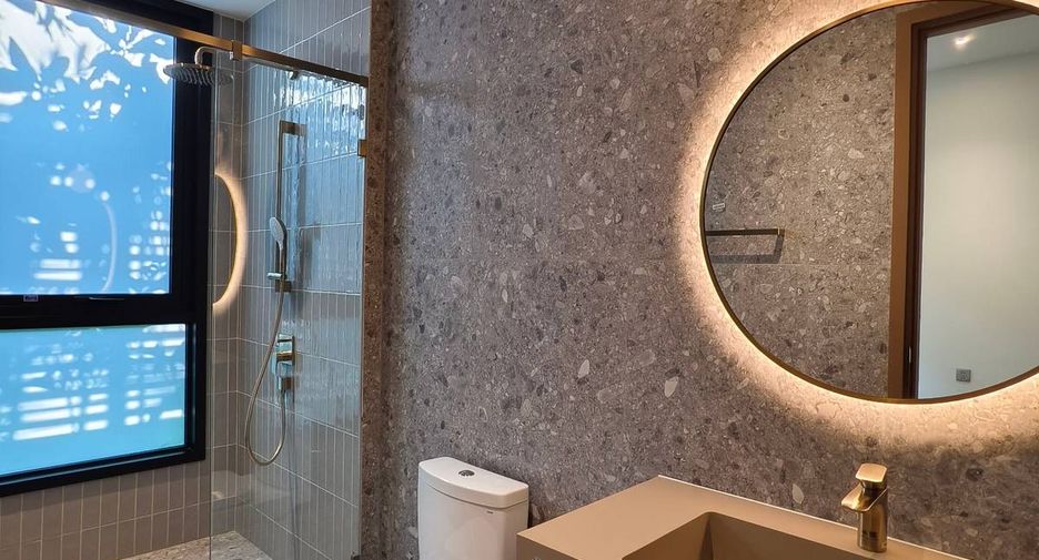 For sale 3 ベッドルーム condo in Khlong Toei, Bangkok